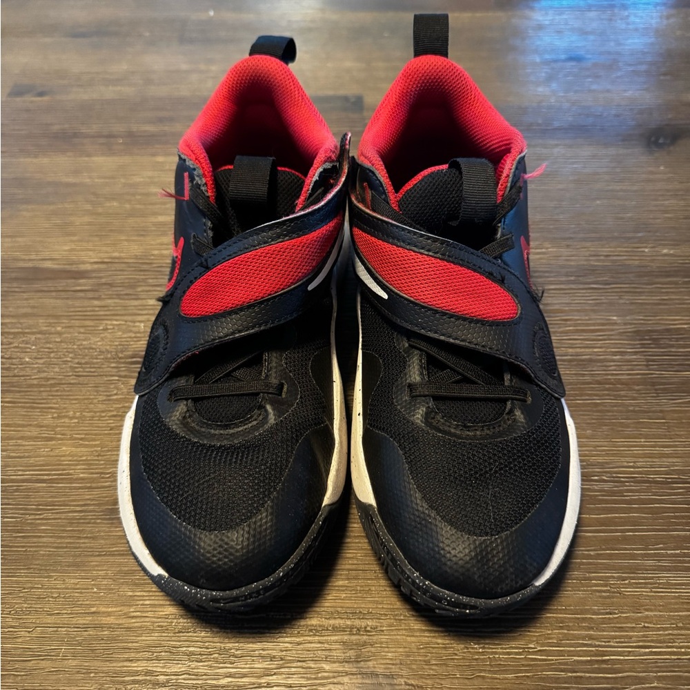 🟡EUC🟡 Nike Team Hustle - Kids Black/Red Velcro Sneakers - Size 4.5